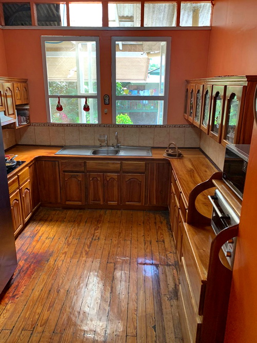 Large Kitchen nice wooden cabinets